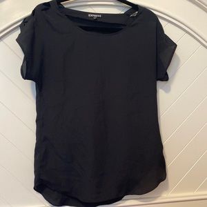 Express top with shoulder detailing